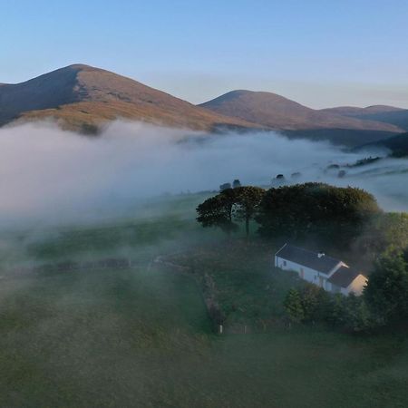 Thistle Thatch Cottage And Hot Tub - Mourne Mountains Newcastle  Exterior foto
